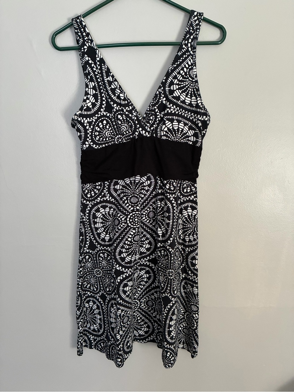 Patagonia Black & White Printed V-Neck Mini Dress women’s medium